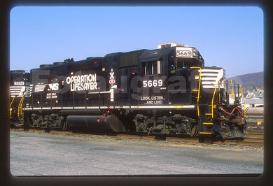Norfolk Southern (NS) #5669 GP38-2